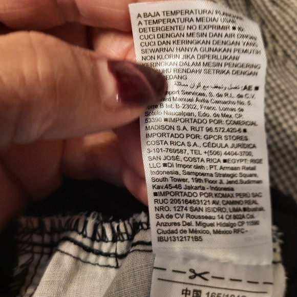 Old Navy Black Maternity Shorts Size 12 - Picture 8 of 9